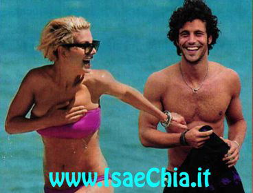 Emma Marrone cambia musica e punta su Andrea Montovoli. Proprio mentre Stefano De Martino, il suo ex, torna a farsi vivo preview