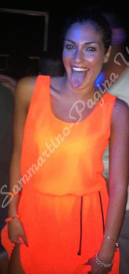 Chiara Sammartino in discoteca con amici: foto article-post