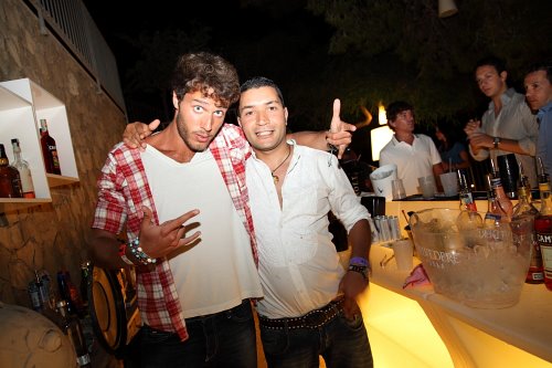 Manfredi Ferlicchia in discoteca con amici: foto preview