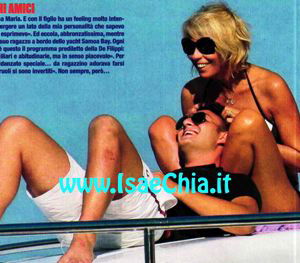 Lontana dalla tv, Maria De Filippi è regina anche in famiglia: fare la mamma è il mestiere più bello preview