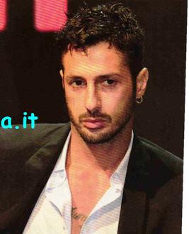 Baci bollenti e corpi in bella mostra a casa di lui: tra Fabrizio Corona e Nicole Minetti scoppia la passione preview