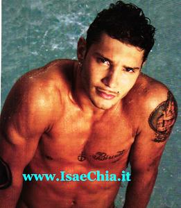 Stefano De Martino: “La mia droga si chiama Belén Rodriguez. Altro che toy boy: sono uno all’antica. I pantaloni li porto io!” article-post