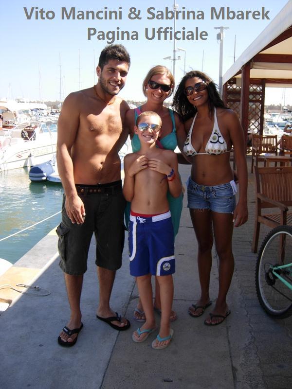 Sabrina Mbarek e Vito Mancini: foto con i fan preview
