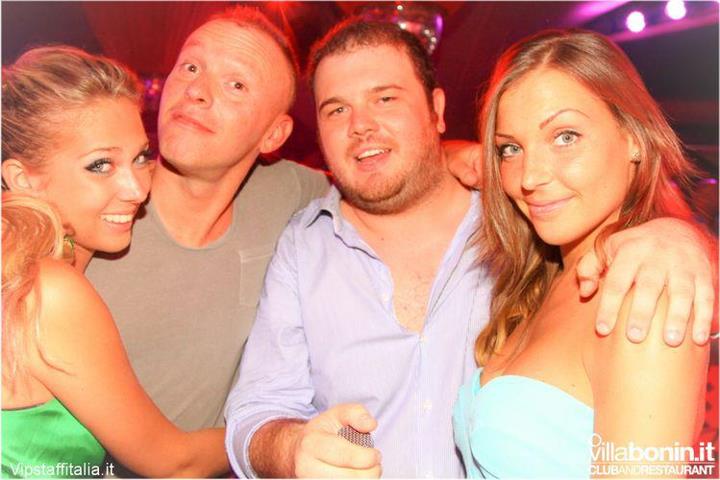 Tara Gabrieletto in discoteca con gli amici: foto