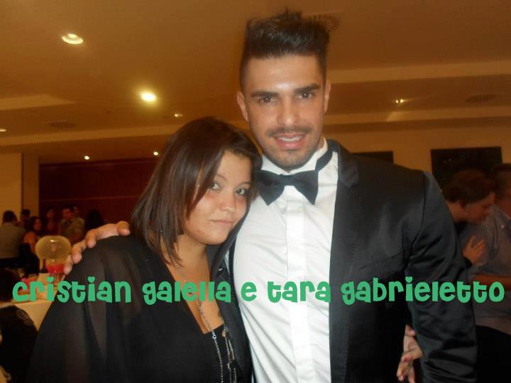 Cristian Gallella e Tara Gabrieletto ad una festa: foto