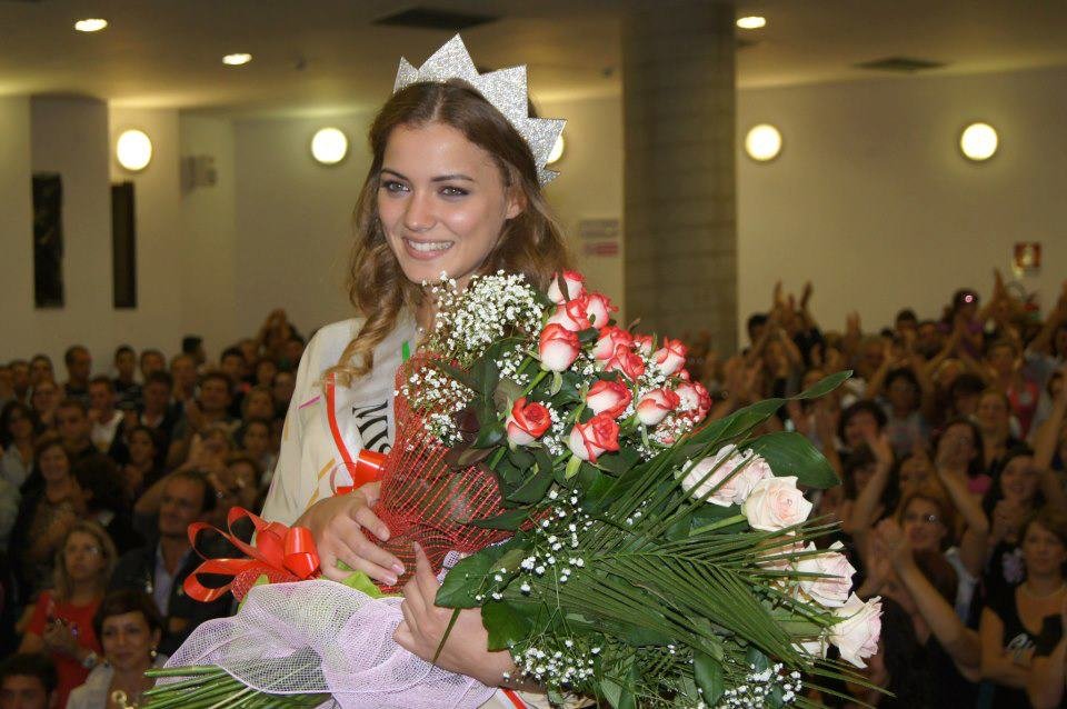Giusy Buscemi, Miss Italia 2012, torna a Menfi: foto