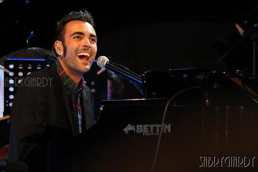 Fattore M: spazio dedicato a Marco Mengoni. Il Mengoni in sala di registrazione per il nuovo album. La promozione della candidatura agli EMA’s 2012 e la festa per i vent’anni di radio Dimensione Suono Roma… preview