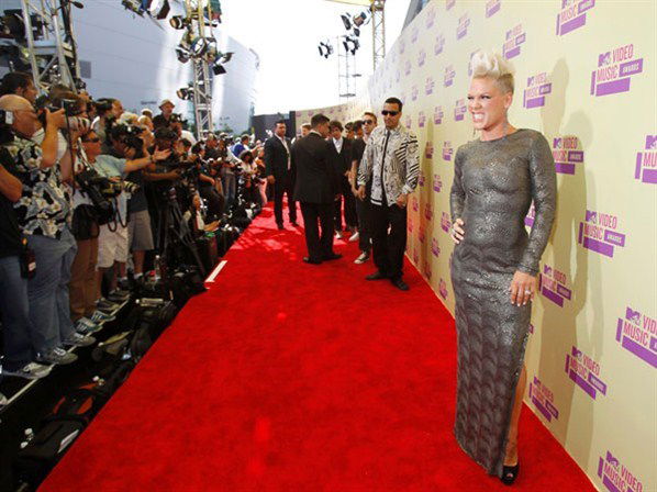 Chi è la cantante meglio vestita degli MTV VMA 2012? preview