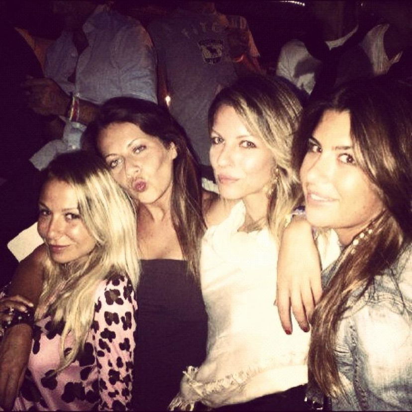 Roberta Ruiu con Sabrina Ghio ed altri amici: foto preview