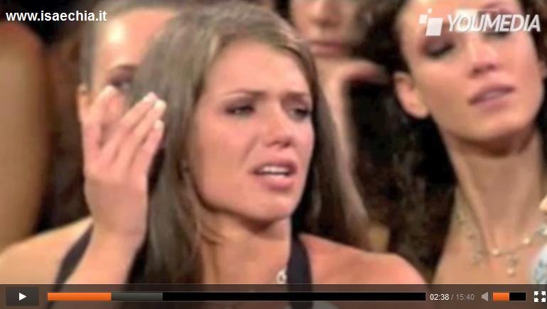 Alessandra Monno, concorrente di Miss Italia 2012, spiega le ragioni del suo ‘Vaffa’ in diretta nazionale (video)
