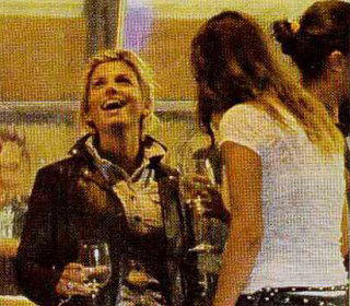 La dolce vita da single di Emma: la Marrone tutta amiche, vino e telefonino