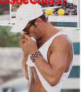 Gianni Sperti è alle cozze e se le ingoia preview