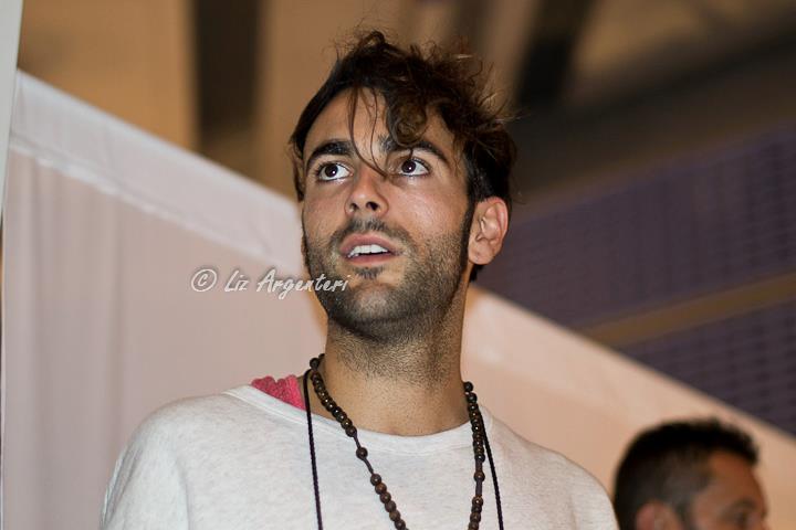 Fattore M: spazio dedicato a Marco Mengoni. Il goliardico “messaggio” del Mengoni ai suoi fan. Work in progress sul fronte carriera… preview