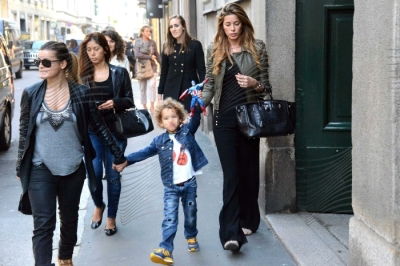 Aida Yespica in centro senza trucco: foto preview