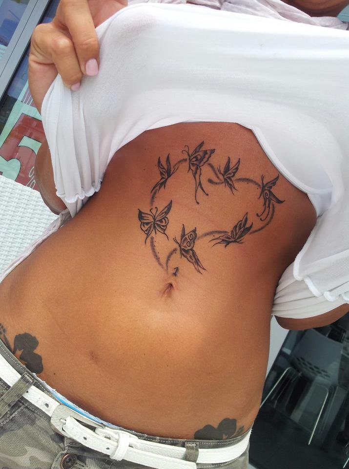 Tania Boschetto si è tatuata le ‘farfalle nello stomaco’: foto