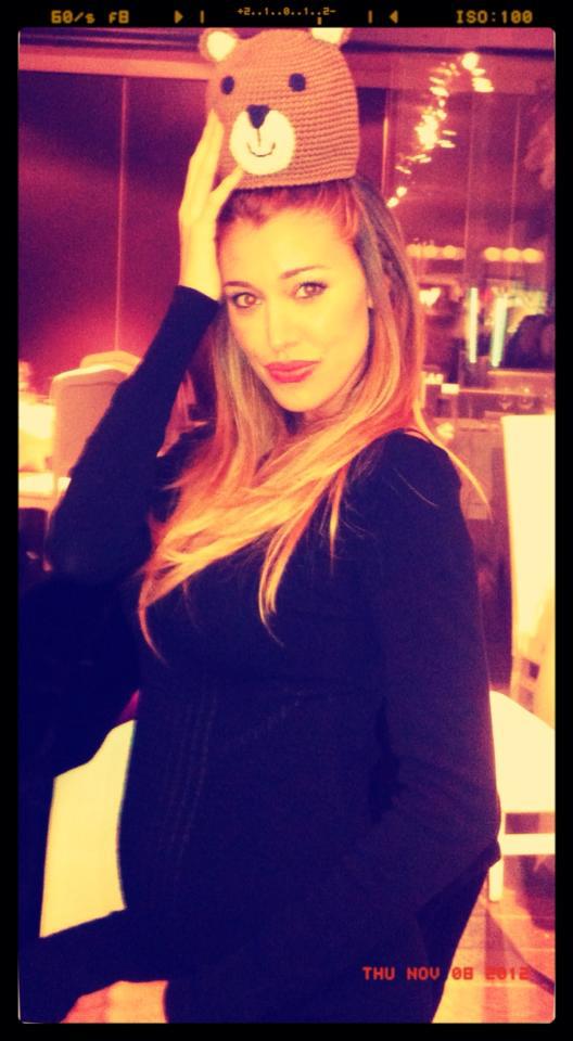 Belen Rodriguez mostra il pancino su Facebook: foto article-post