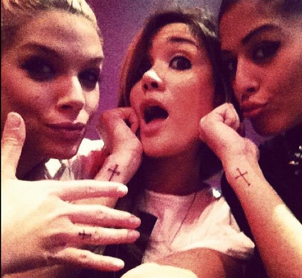 Stesso tatuaggio per Chiara Giorgianni, Caterina Siviero ed Adriana Peluso: foto