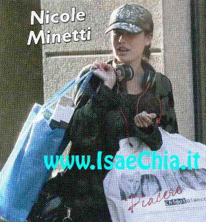 Nicole Minetti, che fai, traslochi?!