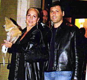 Alessandra Celentano torna single e si consola con…Nicotina preview