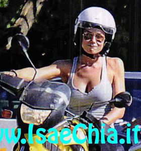 Così Nicole Minetti si rimette in moto preview