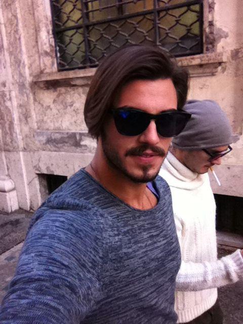 Francesco Monte pubblica su Facebook un autoscatto insieme al fratello Stefano: foto preview