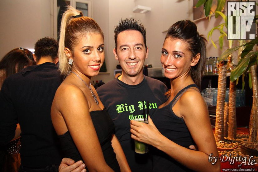 Jessica Cirasola in discoteca con gli amici: foto preview