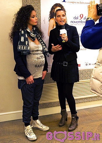 Raffaella Fico al settimo mese di gravidanza: foto preview