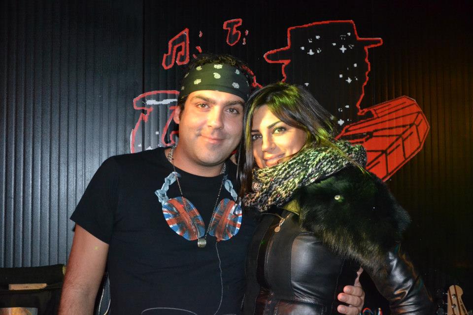 Serena Enardu e Pago ospiti in un locale: foto article-post