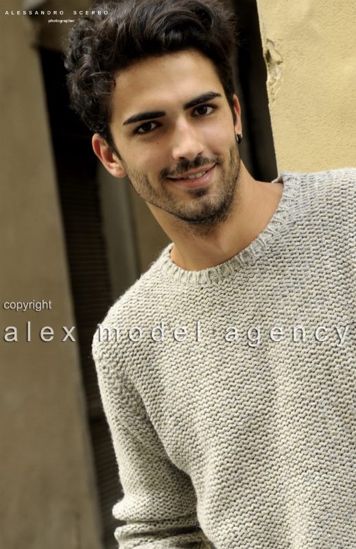 Andrea Angelini: foto posate. E su Facebook annuncia di essere tornato single… preview