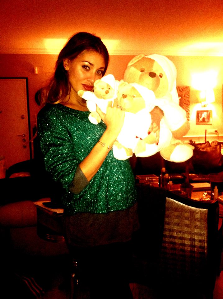 Belen Rodriguez pubblica una nuova foto su Facebook. Il pancione è sempre più evidente… preview