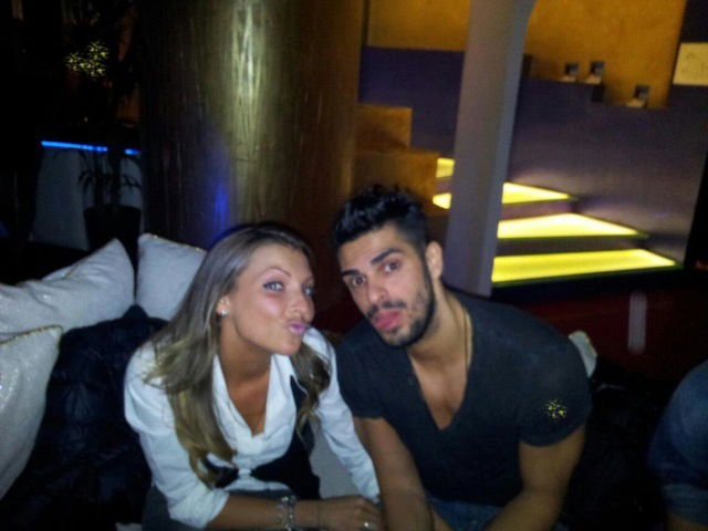 Cristian Gallella e Tara Gabrieletto in discoteca con gli amici: foto preview