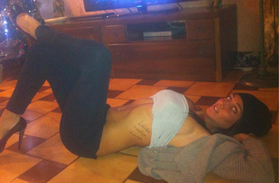 Jessica Cirasola vs. Karina Cascella: la corteggiatrice pubblica una sua foto su Facebook e scrive.. article-post