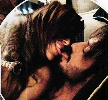 Fabrizio Corona sogna ancora Belén Rodriguez con la sua sosia, Mila Suarez. E dopo la pubblicazione di queste foto, la querelle con Novella 2000.. article-post