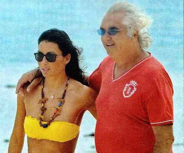 Con Elisabetta Gregoraci, Flavio Briatore deve fare gli straordinari anche in vacanza! article-post