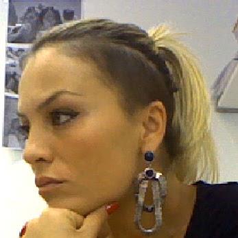 Roberta Pontesilli pubblica su Facebook una foto con il nuovo look (foto) article-post