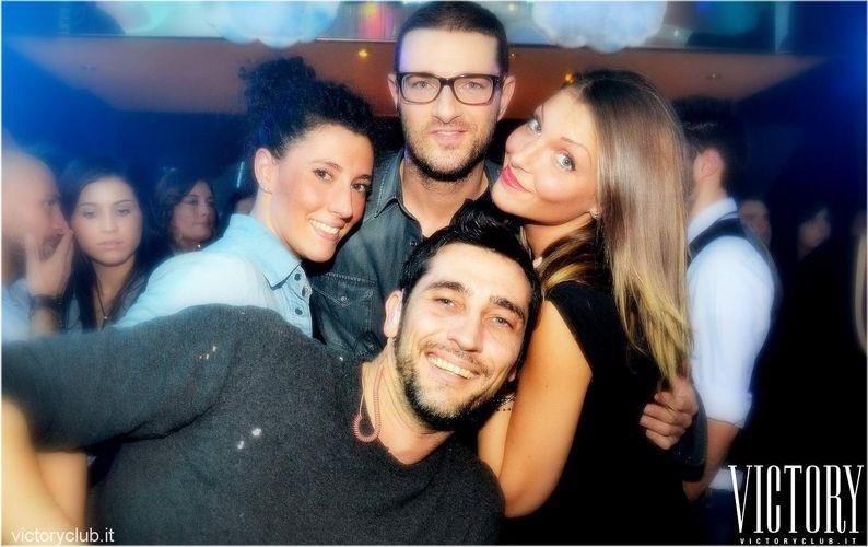Tara Gabrieletto in discoteca con amici: foto