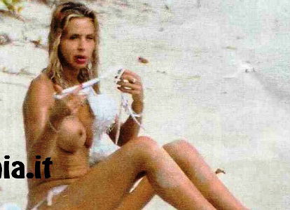 Valeria Marini: l’ultimo topless prima di diventare signora article-post