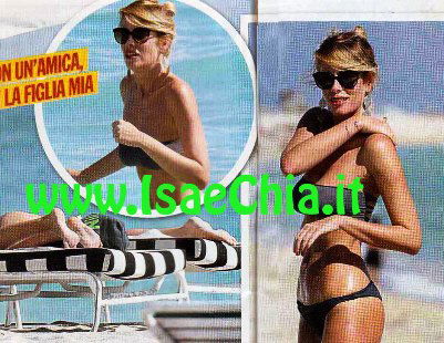 Mamma Alessia Marcuzzi al mare se la gode da vera single preview