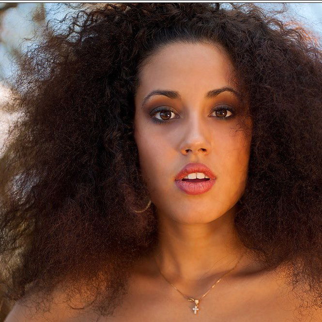 Gabriela Barrios, corteggiatrice di Andrea Offredi: foto inedite preview