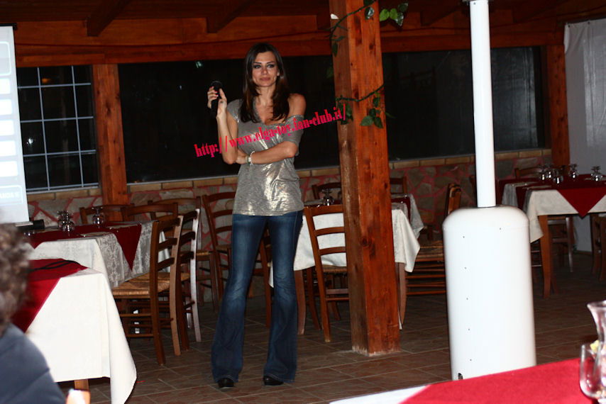 Elga Enardu in versione presentatrice: foto article-post