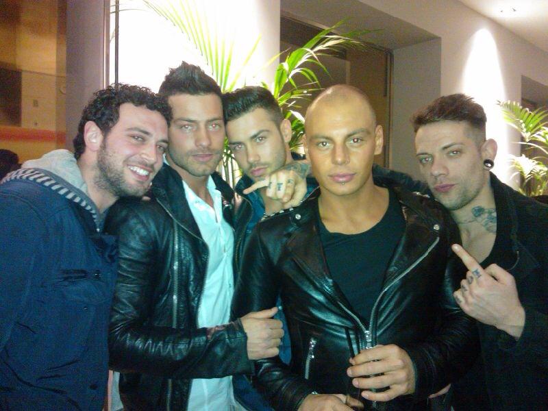 Eugenio Colombo: serata con amici e con suo fratello (foto) preview