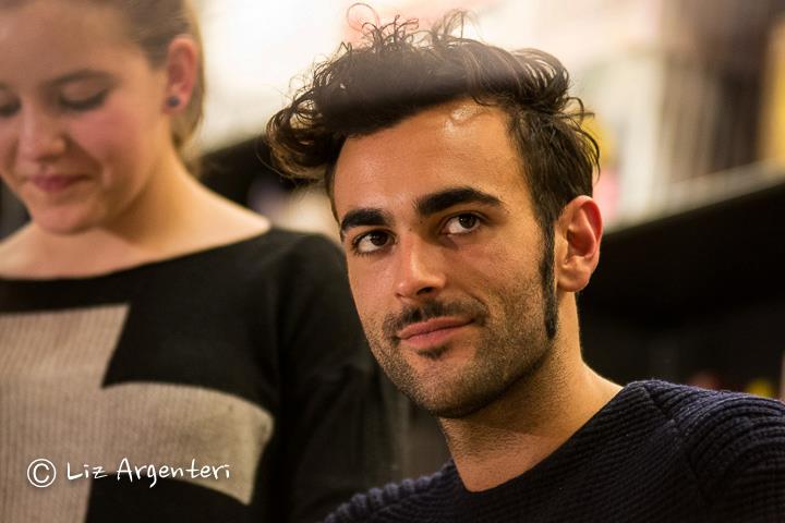 Fattore M: spazio dedicato a Marco Mengoni. Nuova partecipazione a Che tempo che fa. Marco in testa alla classifica FIMI con #prontoacorrere per gli album e “L’essenziale” per i singoli. Luca Colombo nuovo musical director e membro della band del Mengoni. Il “making of” del videoclip de “L’essenziale”. Varie su disco, eventi promozionali e tour preview