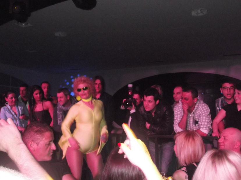 Una blogghina presente ad una serata di Angela ‘favolosa cubista’: foto preview