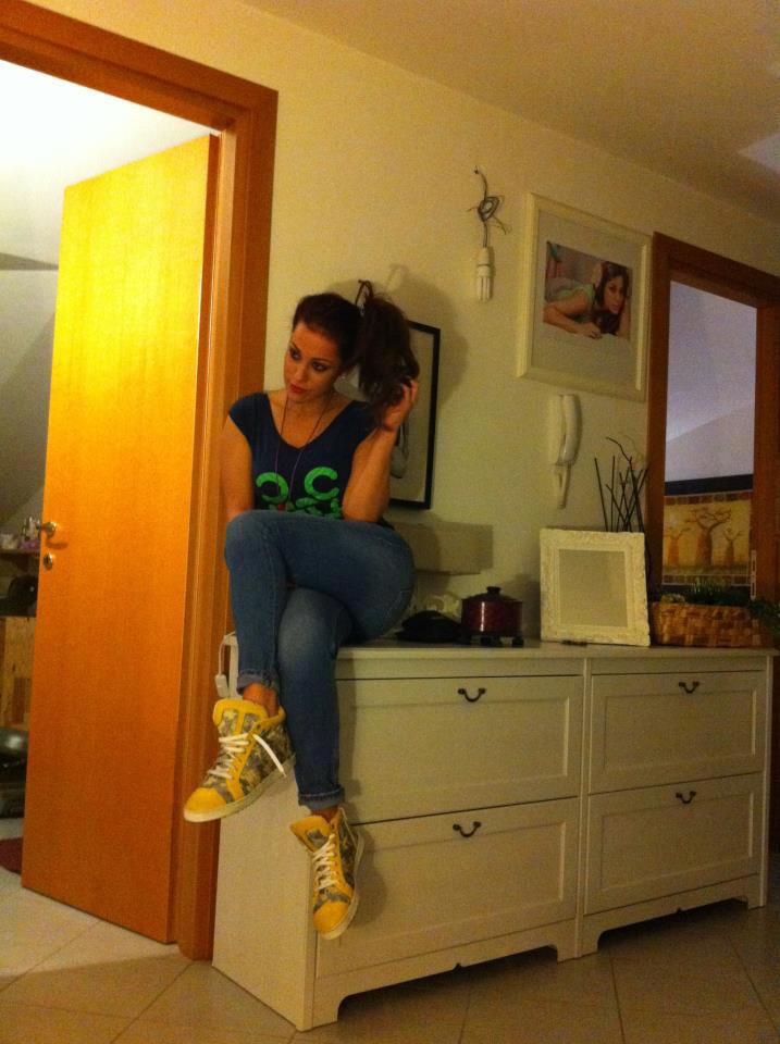 Teresanna Pugliese testimonial per una marca di scarpe: foto preview