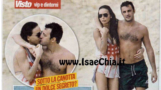 Nina Moric e Matteo Bobbi sull’onda della passione preview