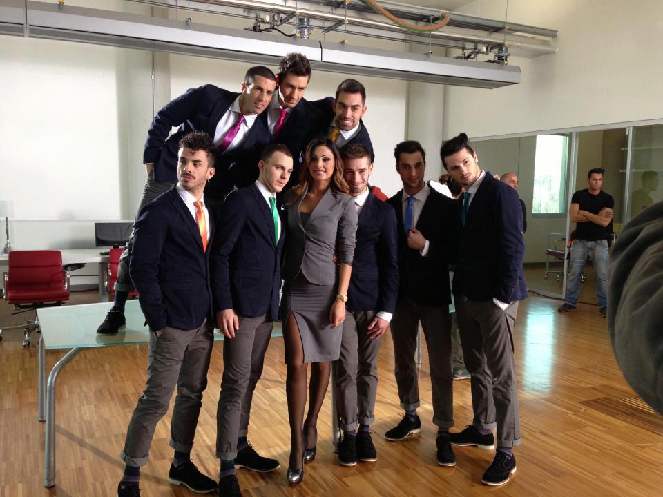 I ballerini di Amici nel corpo di ballo di Anna Tatangelo: foto e video article-post