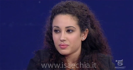 Gabriela Barrios pubblica nella sua fanpage una faccina triste: problemi con Andrea Offredi? article-post