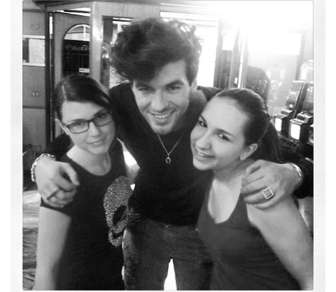 Andrea Offredi: foto con le fans article-post