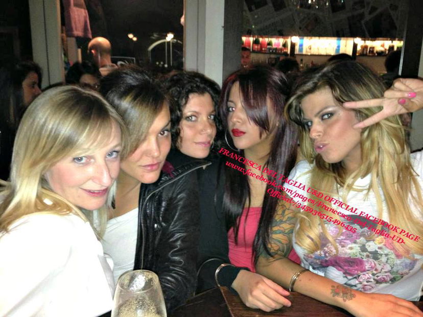 Francesca Del Taglia con le amiche: foto preview