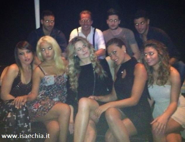 I ragazzi del Trono under in discoteca: foto preview